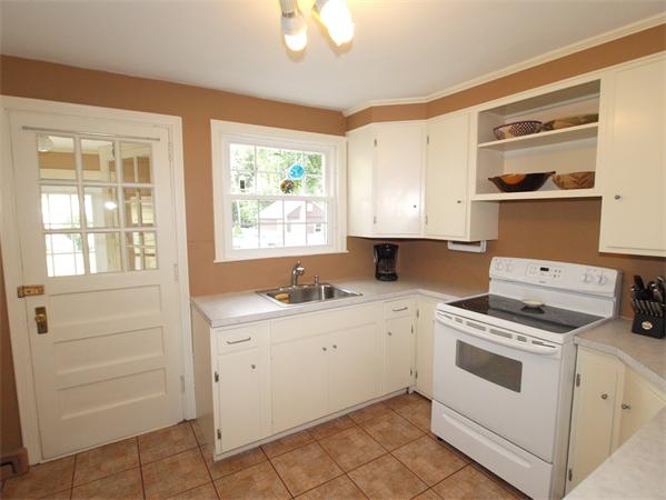 121 Sterling Road Lancaster, MA 01523 - Photo 3 of 21