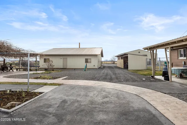 $750,000 | 3630 Progressive Road, Wapato, WA 98951