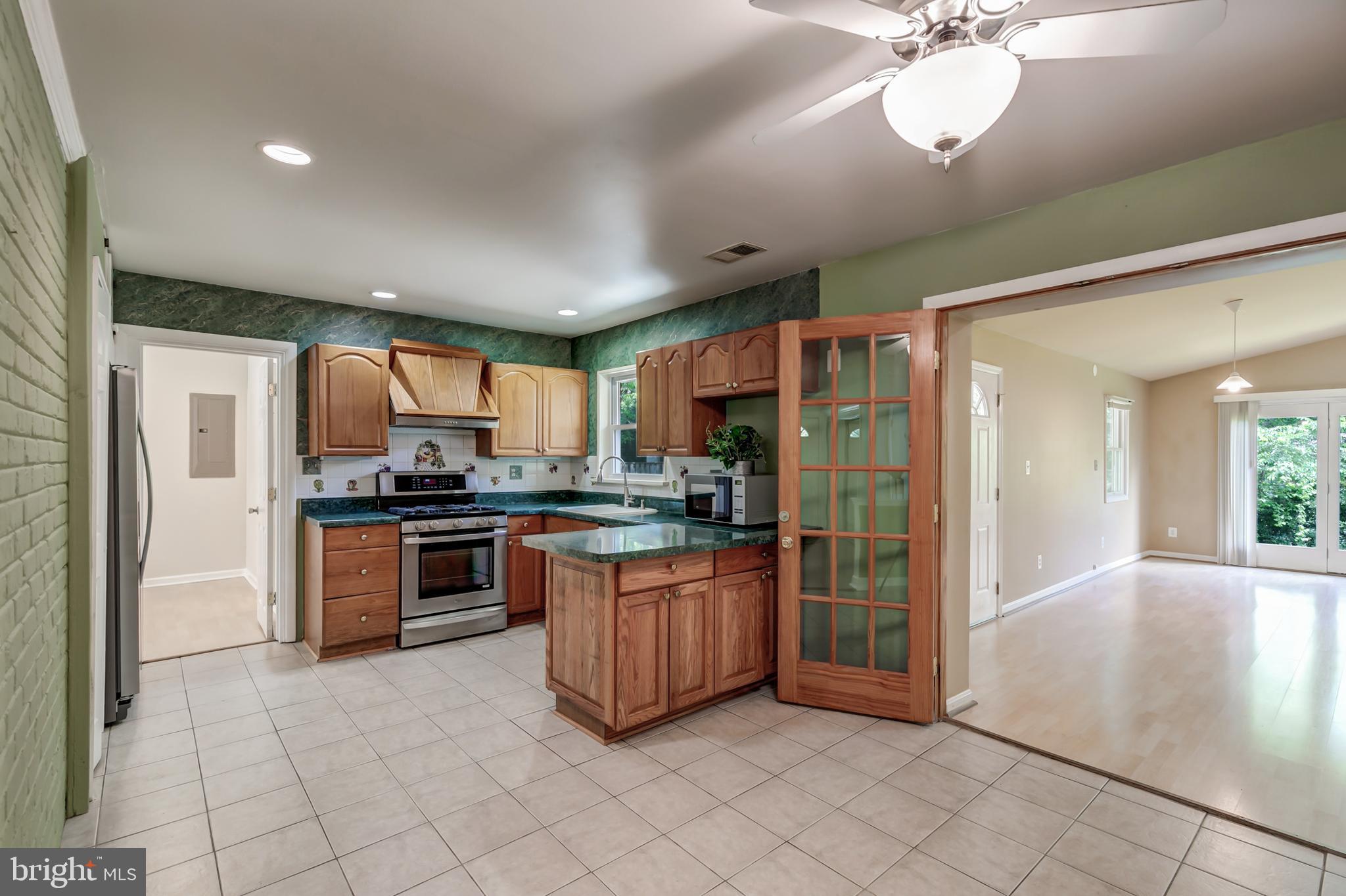 7116 Catlett Street Springfield, VA 22151 - Photo 13 of 57 Gallery Image 13