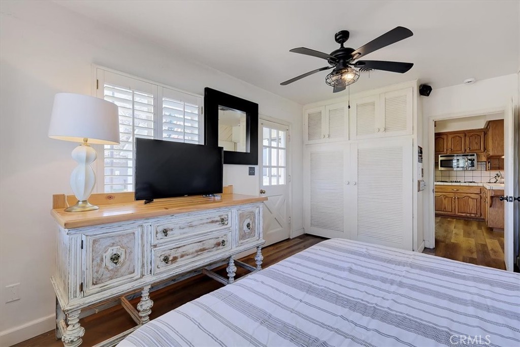1255 Richvale Highway Richvale, CA 95974 - Photo 20 of 49 a living room with furniture and a flat screen tv