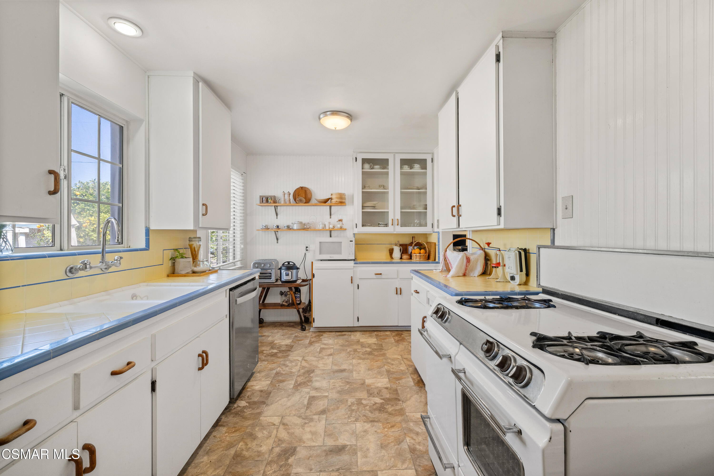 60 Grandview Circle Camarillo, CA 93010 - Photo 14 of 38 Grandview14