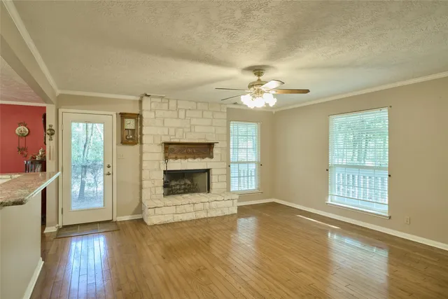 $369,900 | 10289 Crescent Drive, Montgomery, TX 77316