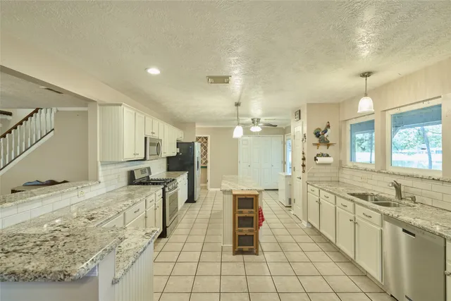 $369,900 | 10289 Crescent Drive, Montgomery, TX 77316