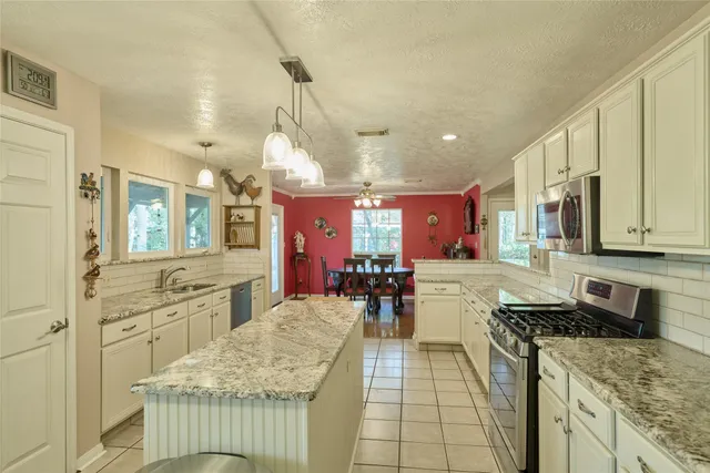 $369,900 | 10289 Crescent Drive, Montgomery, TX 77316