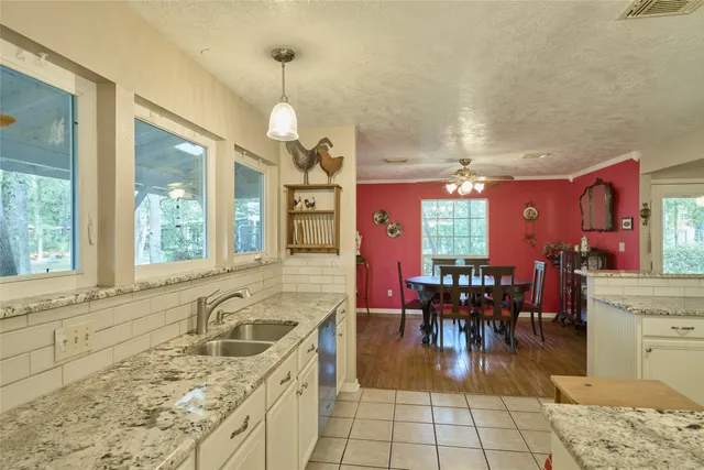 $369,900 | 10289 Crescent Drive, Montgomery, TX 77316