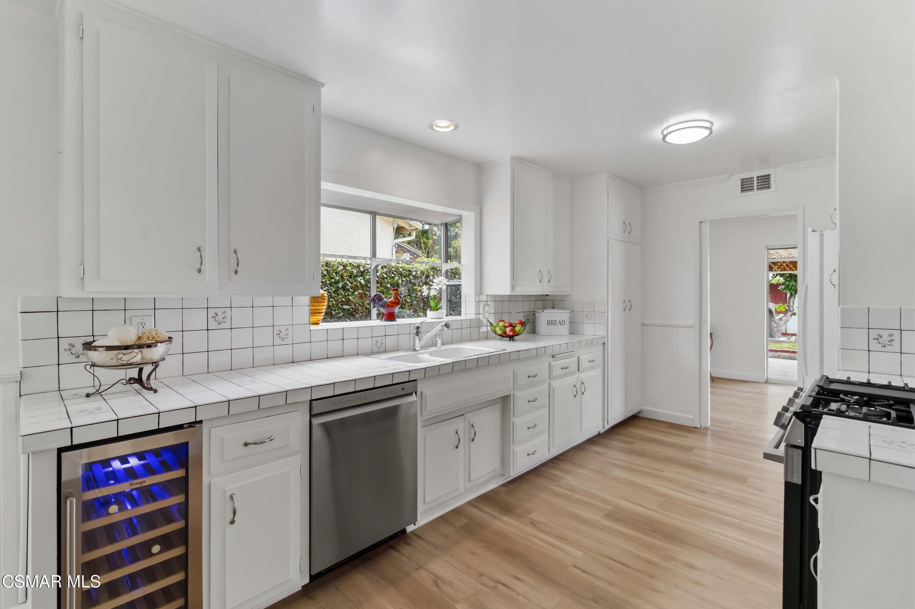 6456 Menlo Street, Unit STREET Simi Valley, CA 93063 - Photo 9 of 27 019