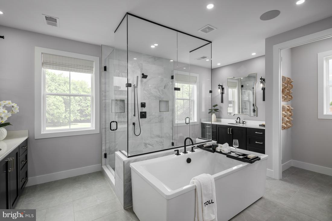 853 North McKinley Road Arlington, VA 22205 - Photo 4 of 7