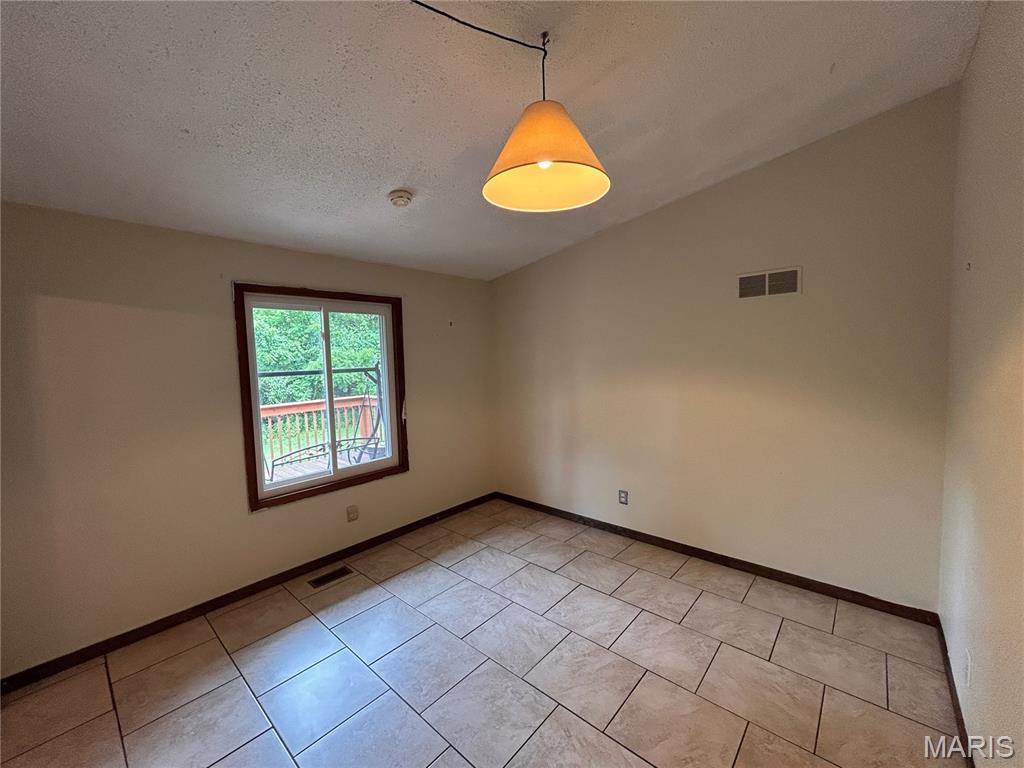 2803 Wild Valley Drive High Ridge, MO 63049 - Photo 7 of 24