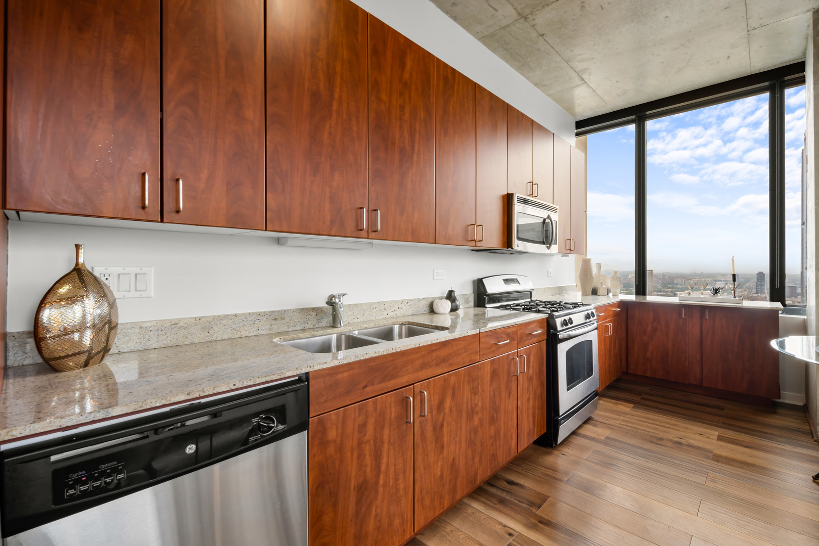 235 West Van Buren Street, Unit 3615 Chicago, IL 60607 - Photo 7 of 21