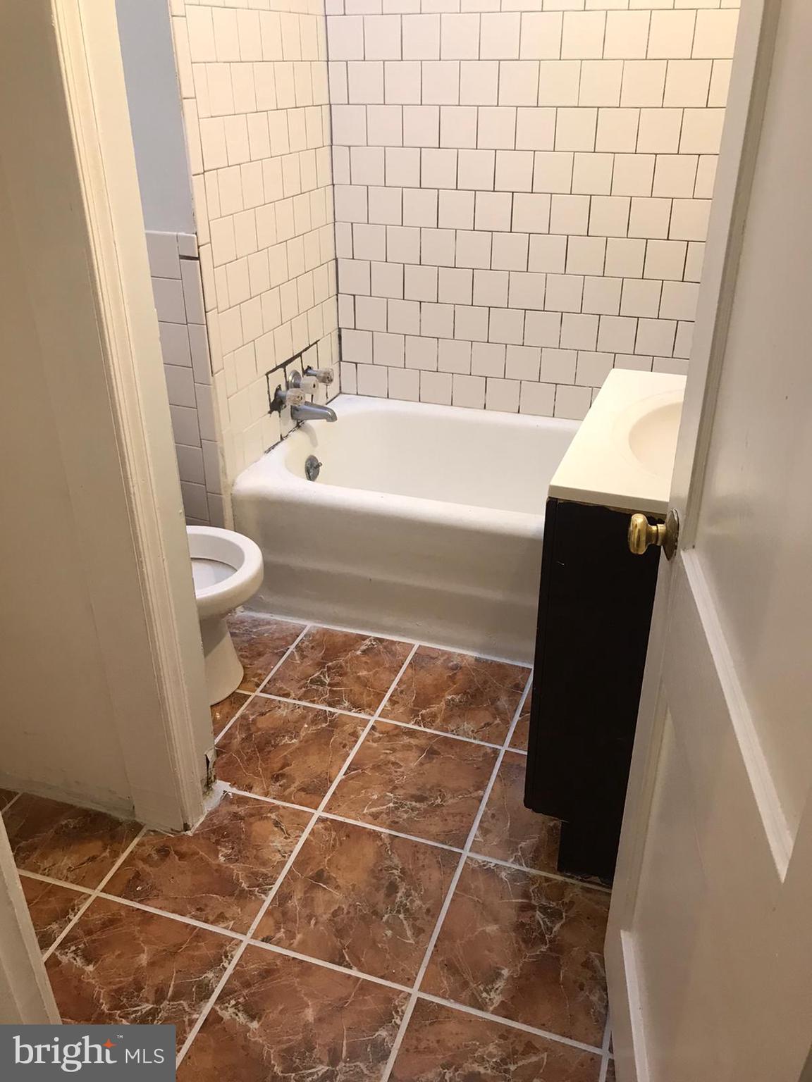 351 Margate Road Upper Darby, PA 19082 - Photo 9 of 21 Full Bathroom