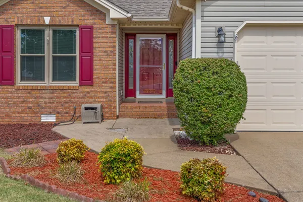 $297,500 | 1230 Bark Ridge Circle, Hopkinsville, KY 42240