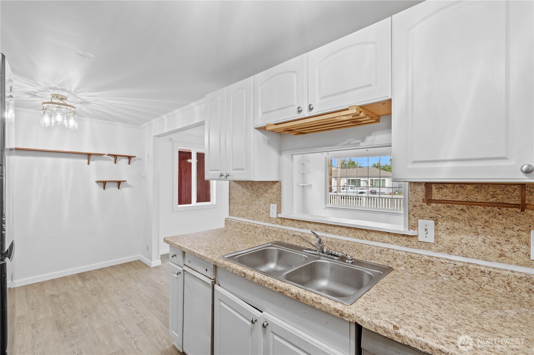 3236 Phillips Avenue Bremerton, WA 98310 - Photo 11 of 34