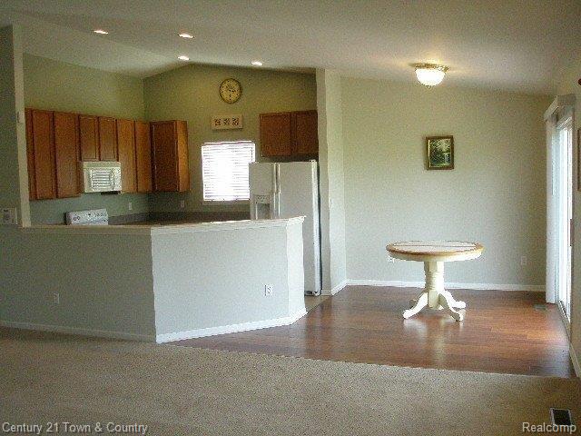 52023 Rivard Road New Baltimore, MI 48047 - Photo 4 of 25 P7070015