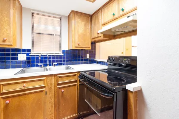 $1,100 | 706 West 22nd Street, Unit 307, Austin, TX 78705