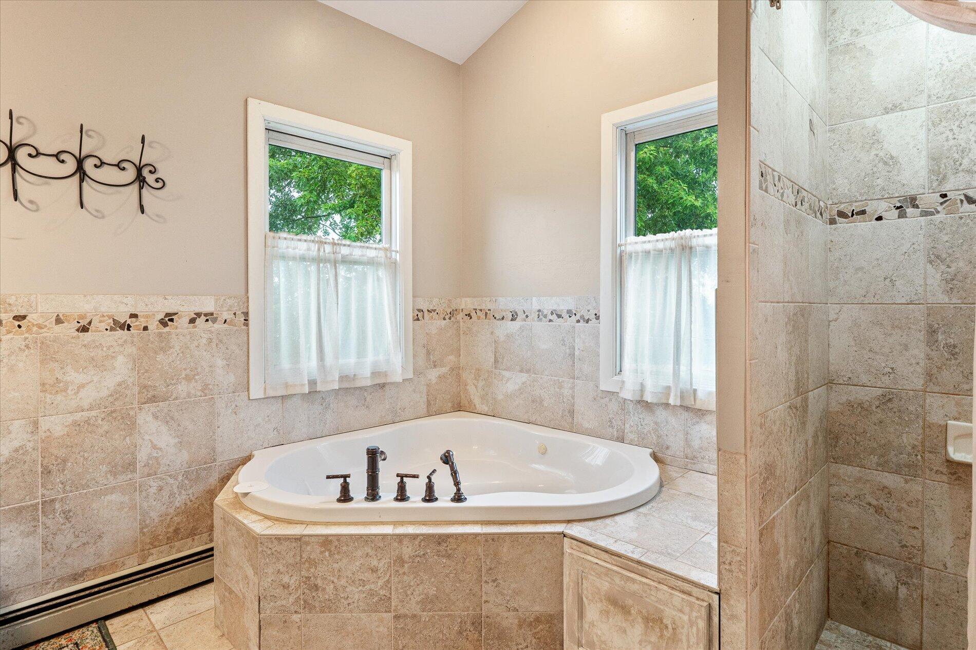 E7530 Hinkst Hollow Road Franklin, WI 54665 - Photo 20 of 45 Primary Private Bathroom