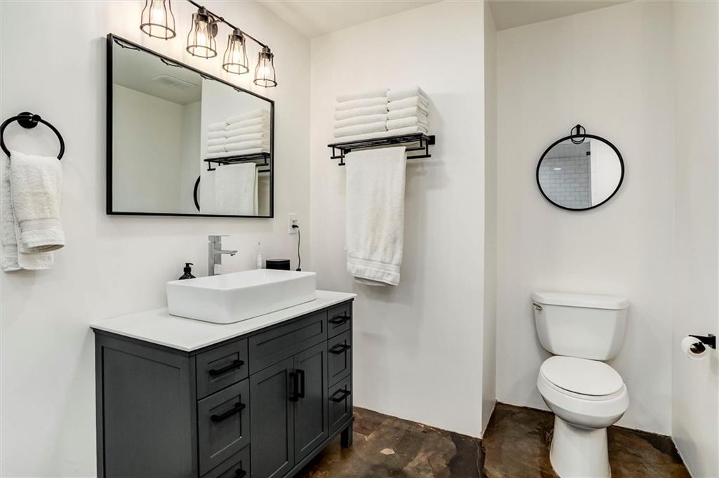 360 West Pershing Road, Unit 230 Kansas City, MO 64108 - Photo 11 of 33