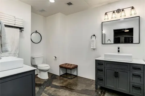 $455,000 | 360 West Pershing Road, Unit 230, Kansas City, MO 64108