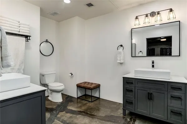 $455,000 | 360 West Pershing Road, Unit 230, Kansas City, MO 64108