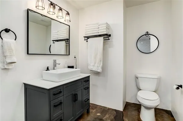 $455,000 | 360 West Pershing Road, Unit 230, Kansas City, MO 64108