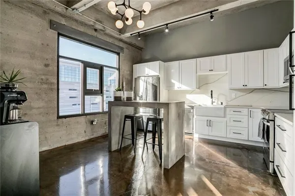 $455,000 | 360 West Pershing Road, Unit 230, Kansas City, MO 64108