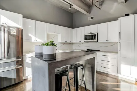 $455,000 | 360 West Pershing Road, Unit 230, Kansas City, MO 64108