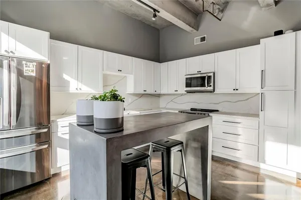 $455,000 | 360 West Pershing Road, Unit 230, Kansas City, MO 64108