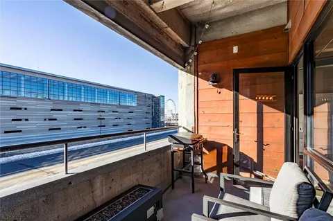 $455,000 | 360 West Pershing Road, Unit 230, Kansas City, MO 64108