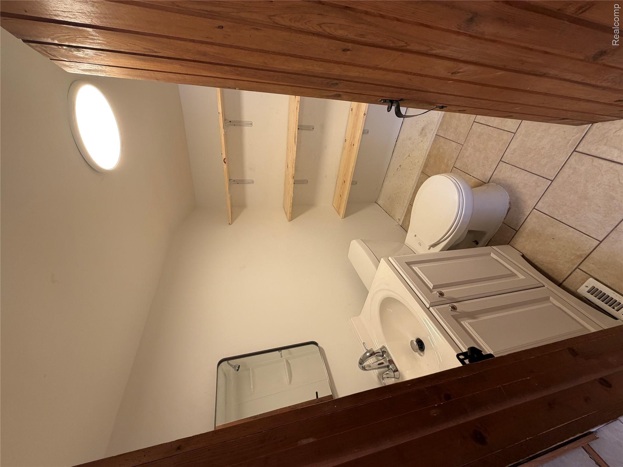 31 Heights Road Lake Orion, MI 48362 - Photo 7 of 10 IMG_1655.jpeg