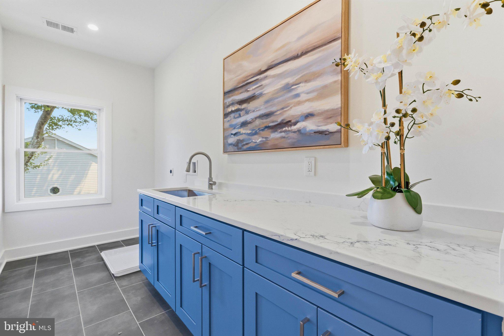 4008 Burke Station Road Fairfax, VA 22032 - Photo 28 of 41 Laundry room