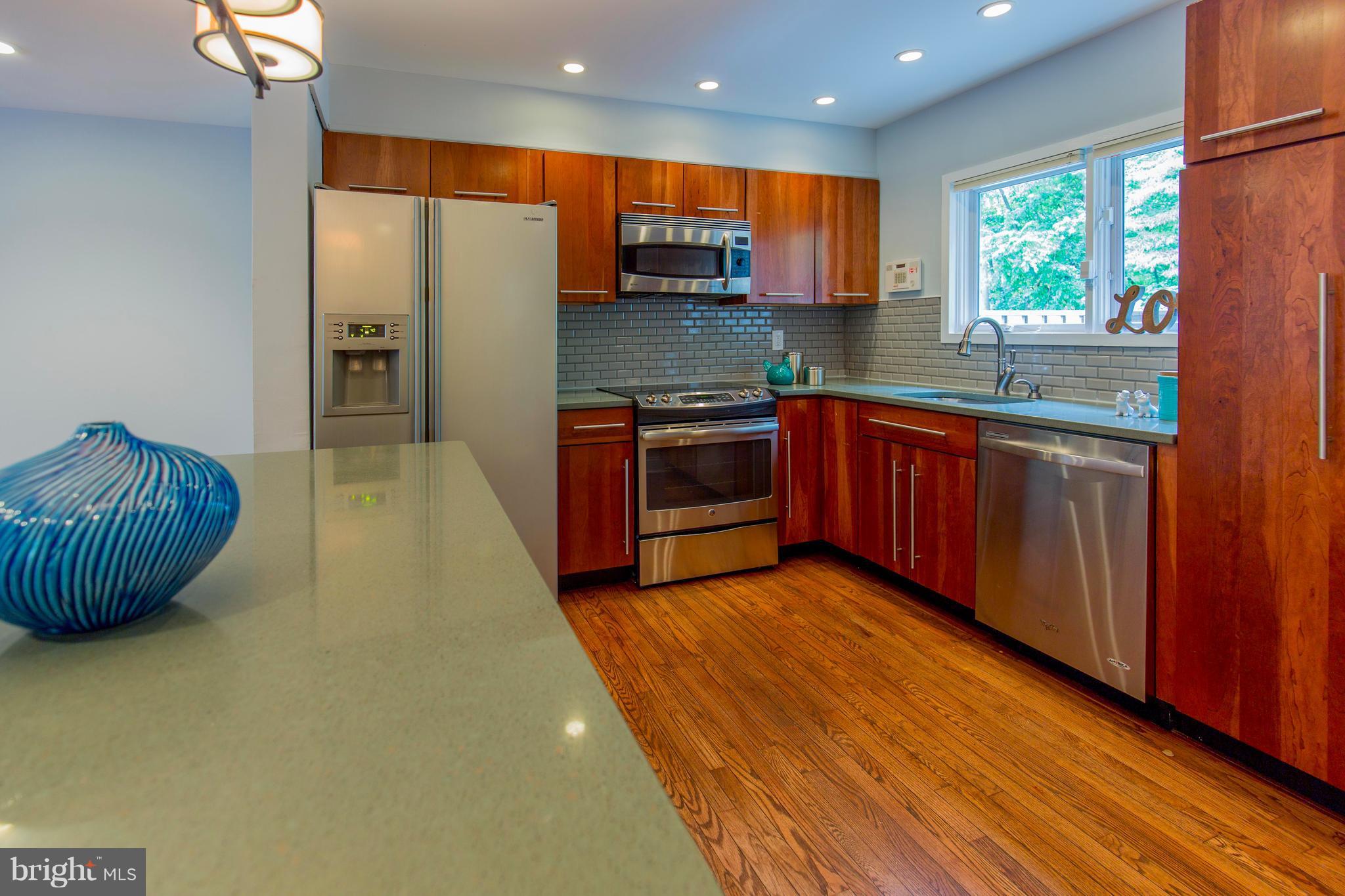 9252 Three Oaks Drive Silver Spring, MD 20901 - Photo 10 of 30 Kitchen