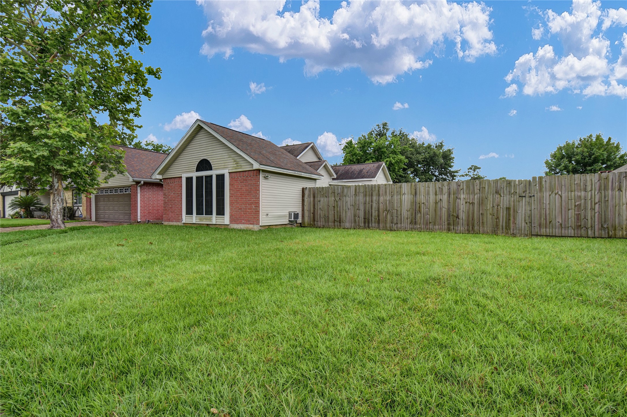3 Chuckwagon Court Angleton, TX 77515 - Photo 3 of 28