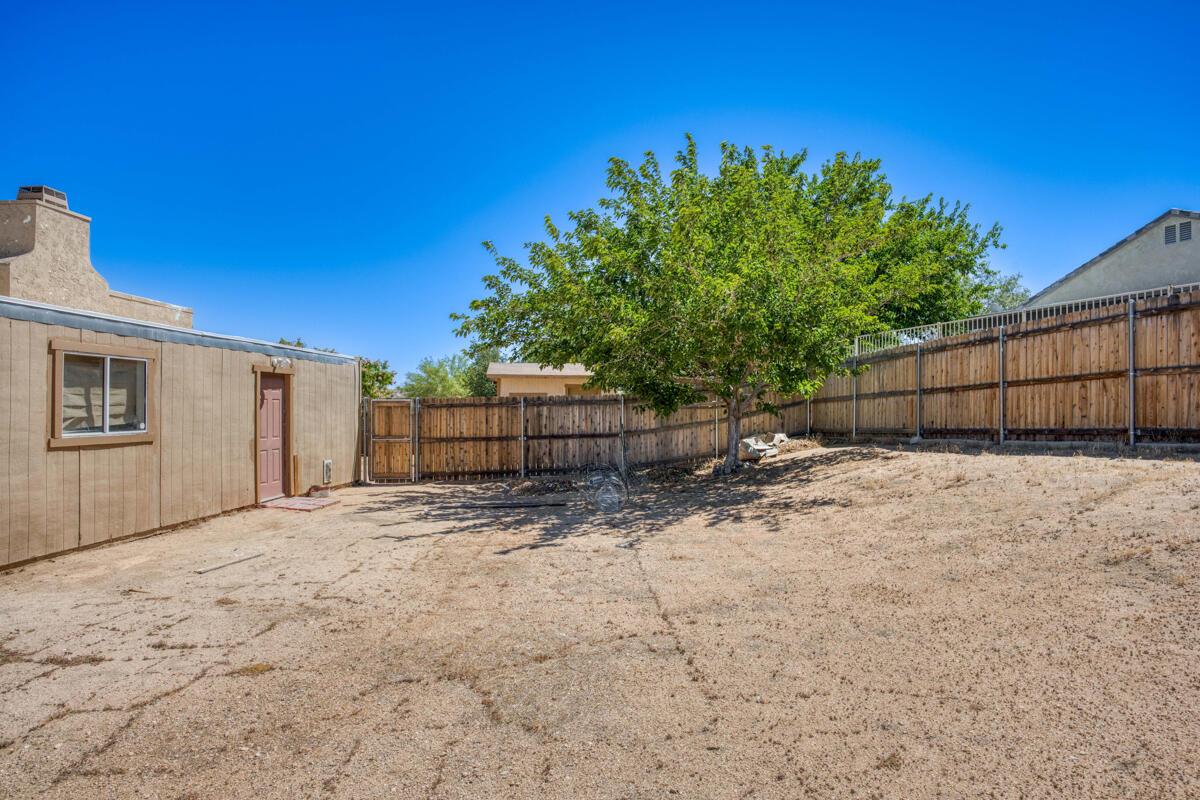 8588 Taft Court Yucca Valley, CA 92284 - Photo 23 of 29 44