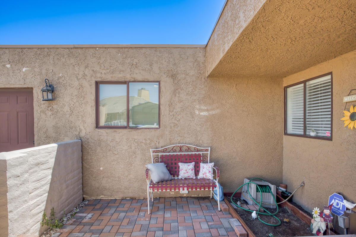 8588 Taft Court Yucca Valley, CA 92284 - Photo 3 of 29 10