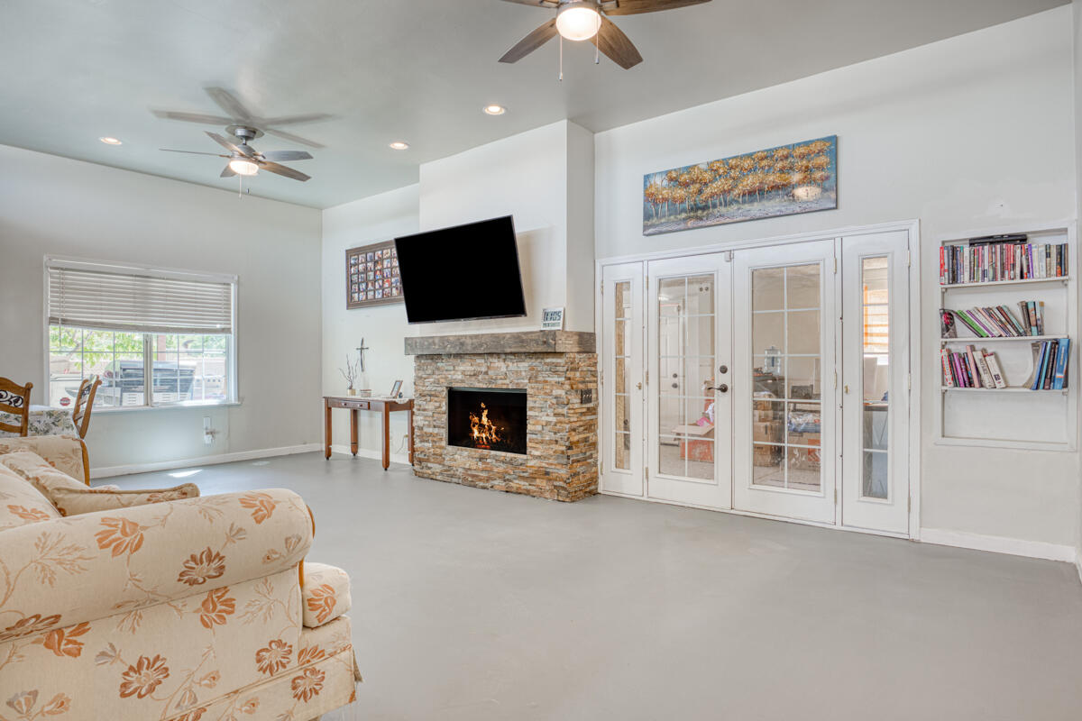 8588 Taft Court Yucca Valley, CA 92284 - Photo 5 of 29 15