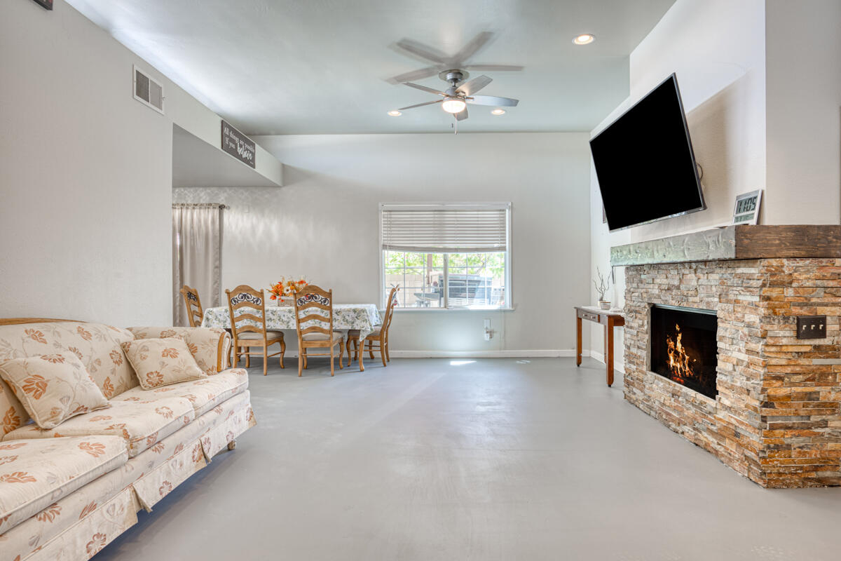 8588 Taft Court Yucca Valley, CA 92284 - Photo 6 of 29 17