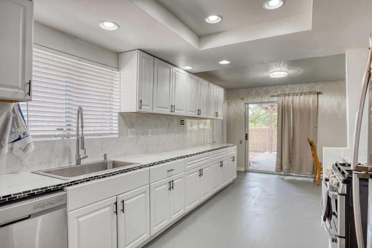 8588 Taft Court Yucca Valley, CA 92284 - Photo 10 of 29 24