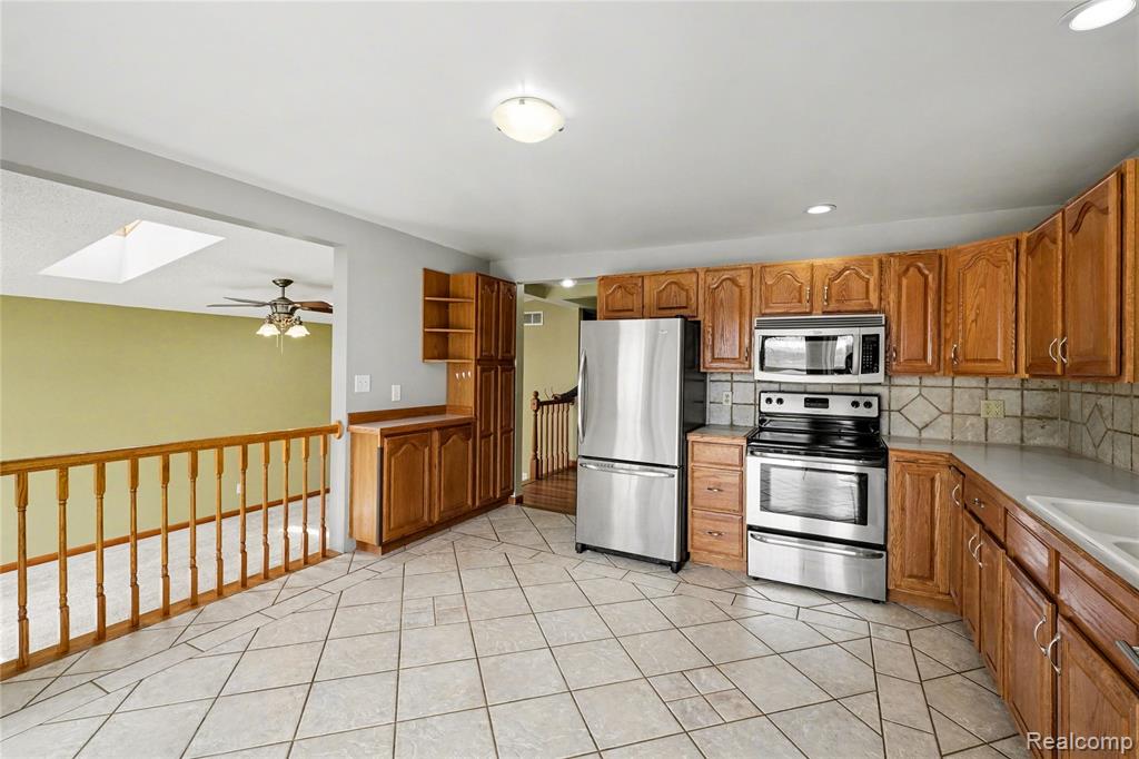 6522 Bennett Lake Road Fenton, MI 48430 - Photo 7 of 28