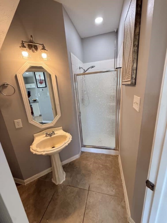 4410 Innsbrook Place Sugar Land, TX 77479 - Photo 10 of 15 a bathroom with a sink toilet and mirror