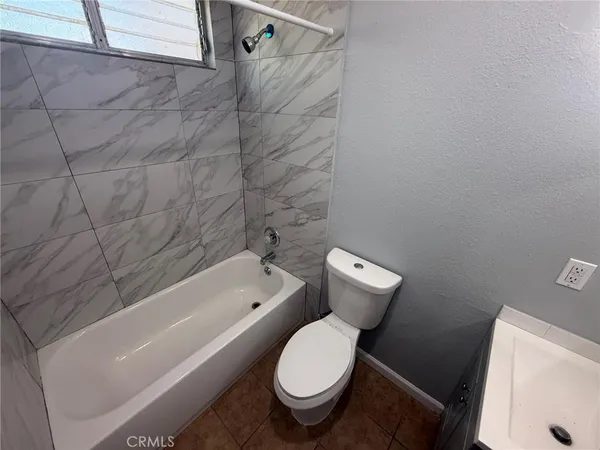 $2,700 | 43051 Yew Street, Lancaster, CA 93536