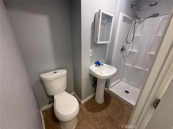 $2,700 | 43051 Yew Street, Lancaster, CA 93536