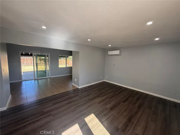 $2,700 | 43051 Yew Street, Lancaster, CA 93536