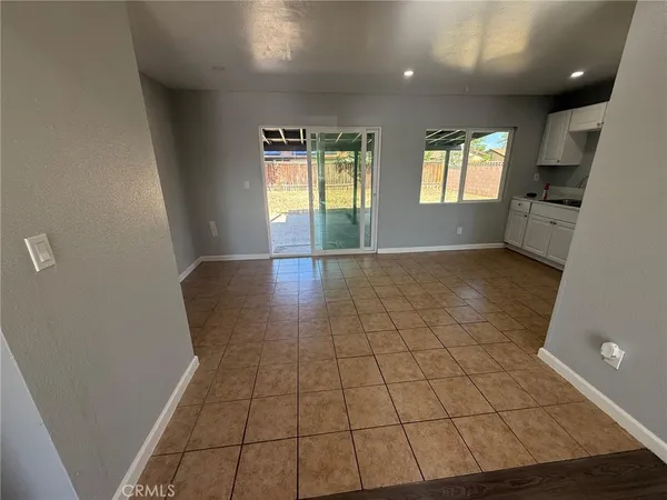 $2,700 | 43051 Yew Street, Lancaster, CA 93536