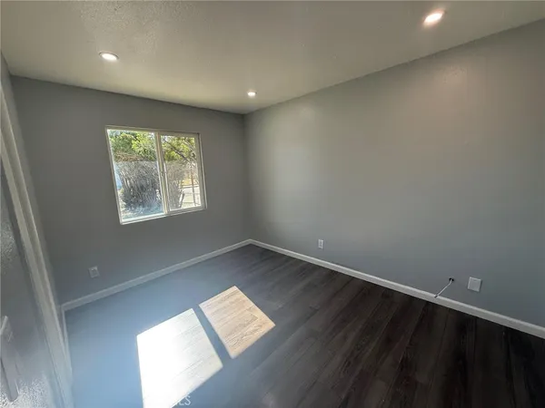 $2,700 | 43051 Yew Street, Lancaster, CA 93536