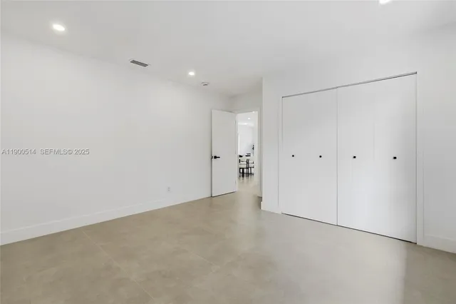 a view of a big room with closet and windows