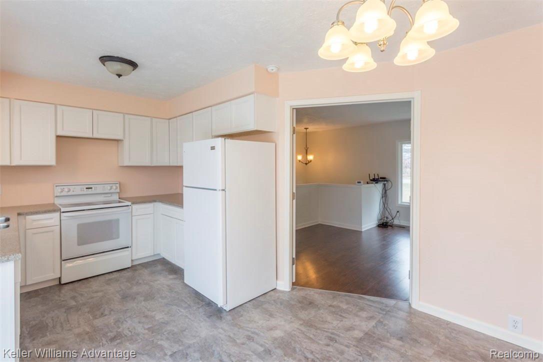 122 Wright Road Howell, MI 48843 - Photo 8 of 40 13-Wright_122.jpg