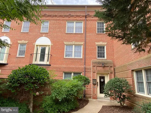 $400,000 | 1205 North Pitt Street, Unit 2C, Alexandria, VA 22314