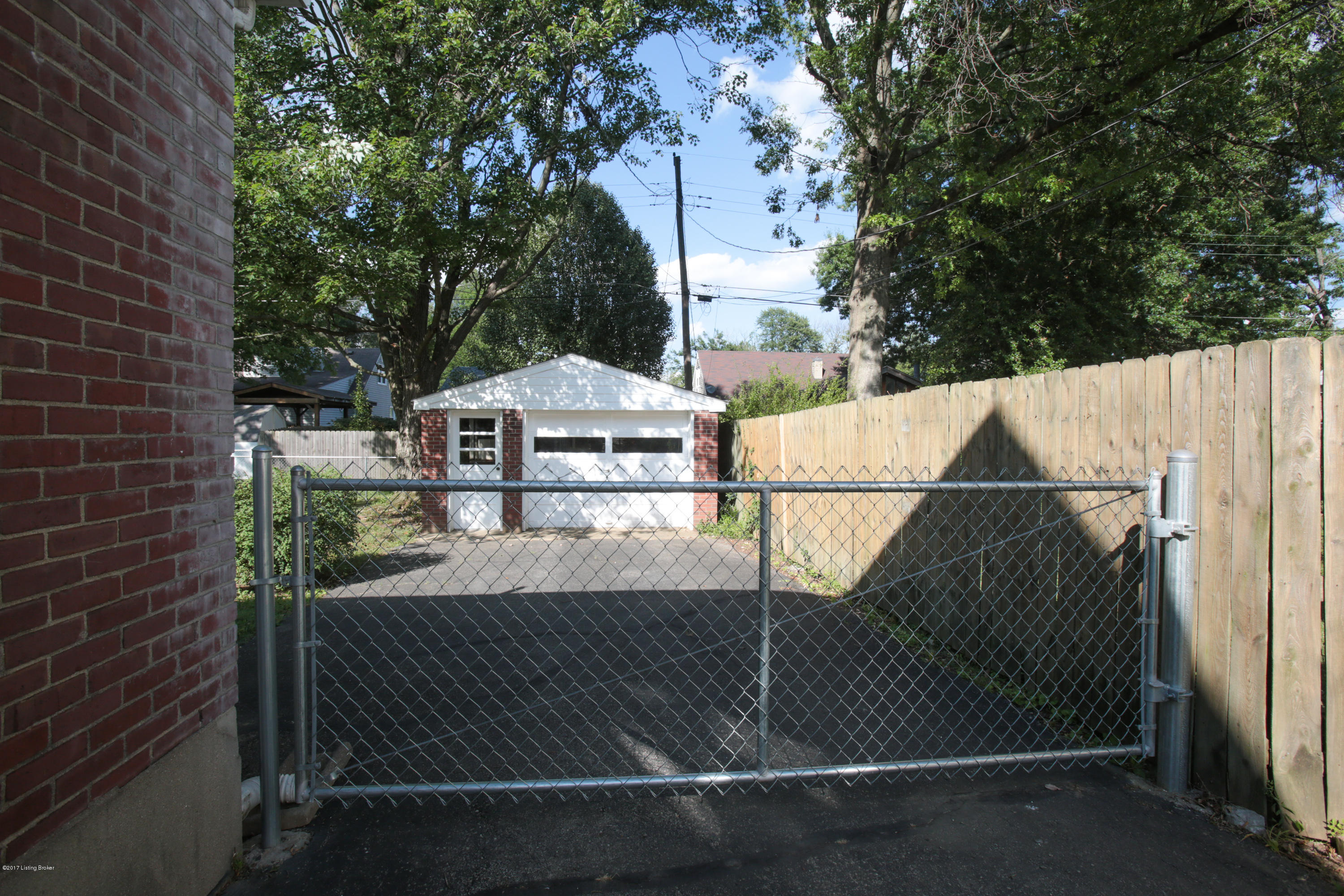 3025 Talisman Road Louisville, KY 40220 - Photo 21 of 24 gate