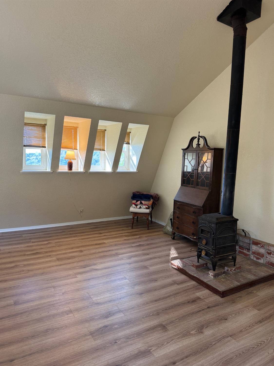 670 Stone House Road Auburn, CA 95603 - Photo 27 of 46 a living room with furniture and a wooden floor