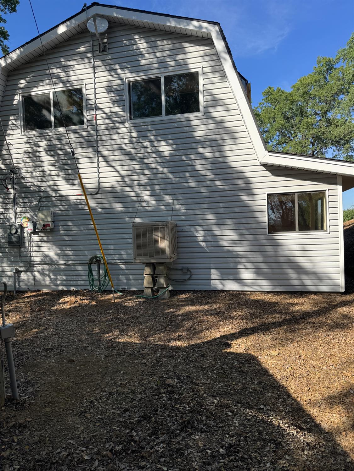 670 Stone House Road Auburn, CA 95603 - Photo 3 of 46 a view of a house with backyard