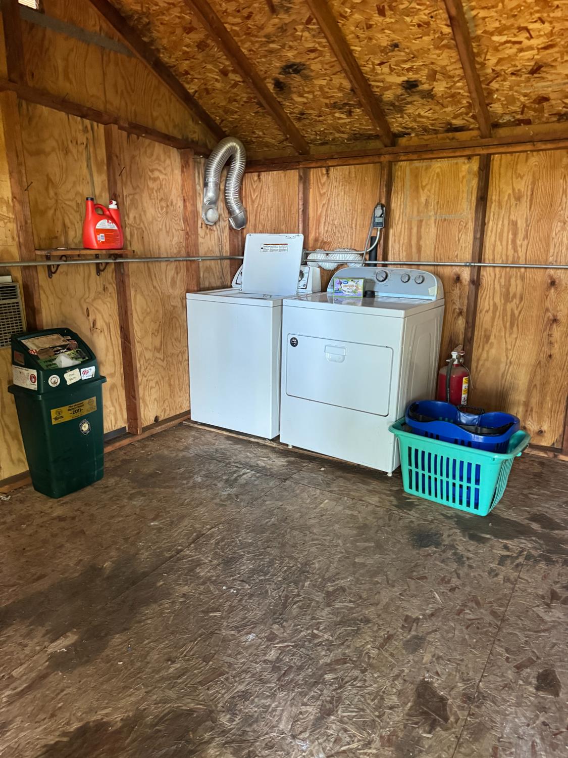 670 Stone House Road Auburn, CA 95603 - Photo 41 of 46 a storage room with washer and dryer